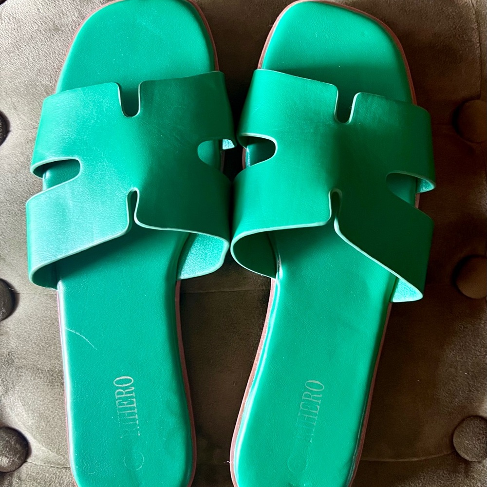 Women's Kelly Green Square-Toe, Chic, Flat Sandals